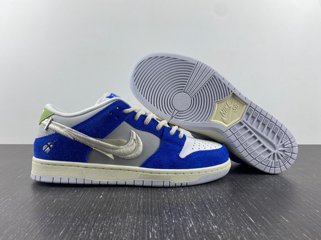 Fly Streetwear x Nike SB Dunk Low 2023 DQ5130-400